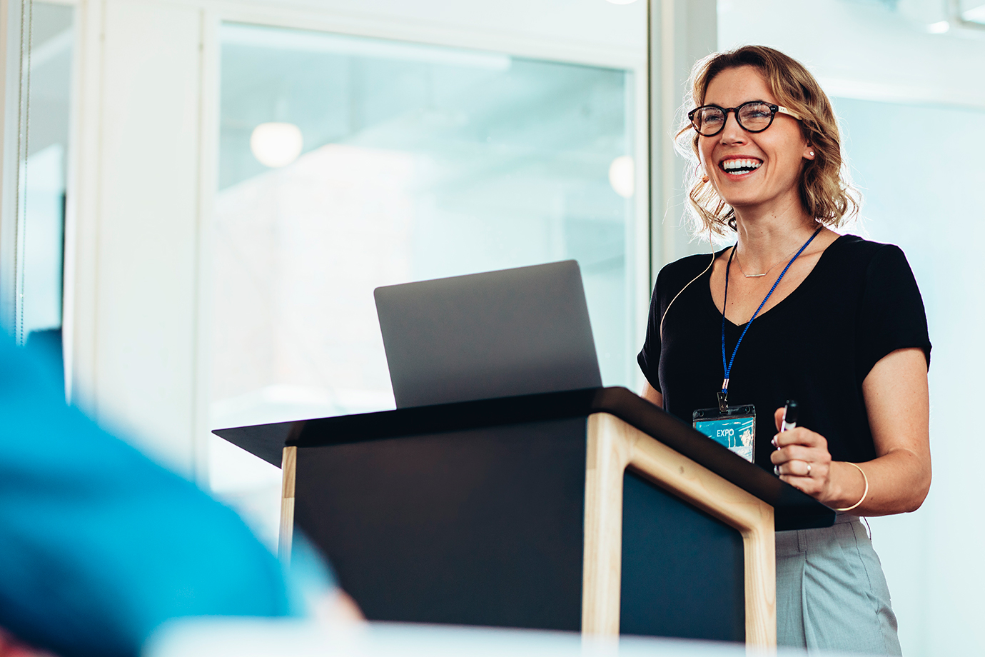 Aprender-a-hablar-correctamente-para-una-presentación-exitosa-por-megaron-organizacional